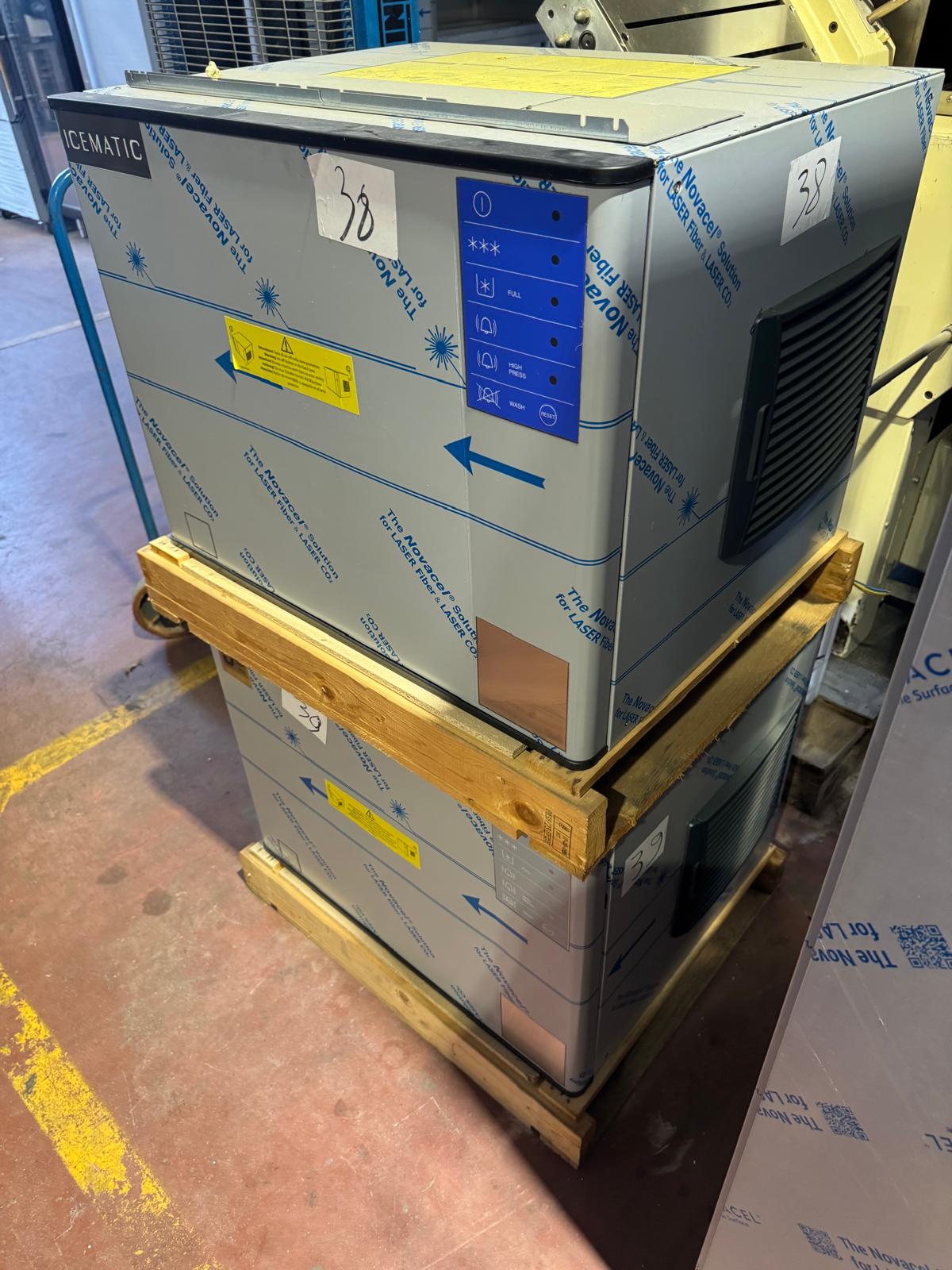 Stock macchine del ghiaccio acqua/aria marca ICEMATIC cubetto pieno da 300kg